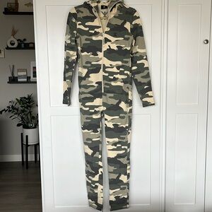 ONEPIECE Onesie Size S Original Camo slim jumpsuit